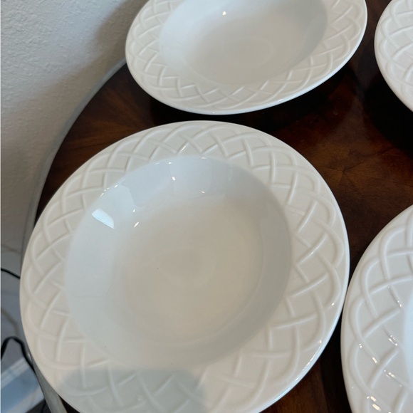 4 Oneida Picnic 10 1/2 inch White Stoneware Rimmed Soup / Salad Bowls exc cond - Picture 3 of 7